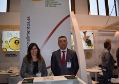 Ana Omedes and Samuel Sancho, at the stand of Melocotón de Calanda.