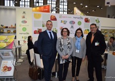Representatives of Fecoam, at the Murcia hall, with Santiago Vázquez, manager of La Vega de Cieza; Carmen Hernández, manager of AMOPA, and the president of El Limonar de Santomera.
