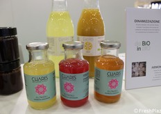 CHARIS from the Greek 'gratitude' is the company's way of producing vital drinks, working on the memory of the liquid and its harmonisation with the frequency of Mother Earth: water is combined with ingredients by dynamization in an environment where frequencies of 432 Hz (Mozart music) are emitted.