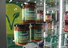 Ragood, plant-based vegetable ragout, rich in mixed vegetables such as peppers, courgettes, aubergines and onions.