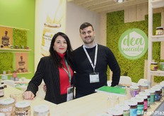 Leda Cascioli and Federico Guitarrini of the Deangelis company. Under the Deanocciola brand, they offer organic, vegan and gluten-free spreads.