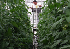 Complete extension of the lift truck. .