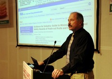 Dr. David Gombas, Senior Vice President of Food Safety and Technology for United Fresh Produce Association (USA), held two seminars. The first concerned the plant and worker sanitation and the second the food safety crisis management. With the aim to avoid outbreaks linked to the consumption of fresh-cut products, public-health authorities require fresh-cut processors and commercial produce packinghouses and distributors to comply with Good Manifacturing Practices (GMPs). Dr. Gombas discussed the primary components of GMPs, what they include and how they should be implemented, with particular reference to the plant layout and design, water supply and air quality, cleaning and sanitation of food contact surfaces, pest and chemicals control, environmental monitoring, workers health and hygiene. In his second speech, Dr. Gombas reported on the food safety and situation management: especially how produce companies are expected to respond if contamination is discovered, as well as the impor