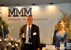 Tino C. Mosler of MMM holding one of the gauges developed by the company for all your needs in protected cultivation and irrigation. Beside him, Marina Pichler.