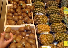 "Italian kiwifruit"... placed next to tropical fruit!"