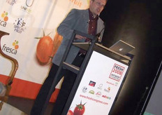 Mr. Manfred Krautter (Greenpeace) with a critical view at residue and GMO
