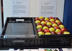 By sliding a plastic plate under the product and pushing it up, the products are immediately presented in a pretty manner. The Eye-Catcher, available since March 2014, was an Innovation Award nominee.