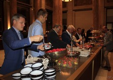 Jelger de Vriend doing quality control on the strawberries.