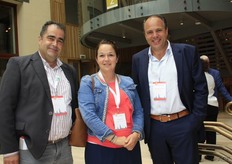 Natalie Snijers between the lads: Johan van Alphen an Paul Van de Mierop.