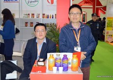 Orlando (to the right) of Innovaciones Peru