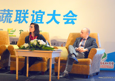 Mimi Corsaro Dorsey, Director of Export Sales at Guimarra Vineyards Corporation and David Smith, Development Manager at SVA Fruits.