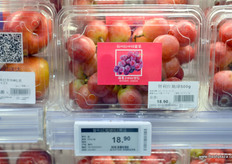 Chilean grapes at Hema, Shanghai.