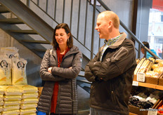 Mimi Corsaro Dorsey of Giumarra Vineyards chats with Richard Owen, PMA, in one of Yong Hui’s neighborhood stores.