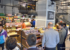 Visit to one of Yong Hui’s neighbourhood stores in Shanghai.