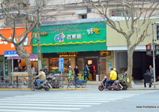 Visit to a Pagoda shop in Shanghai. Pagoda is one of China’s most prominent fruit chains, with over 1,650 outlets across the country.