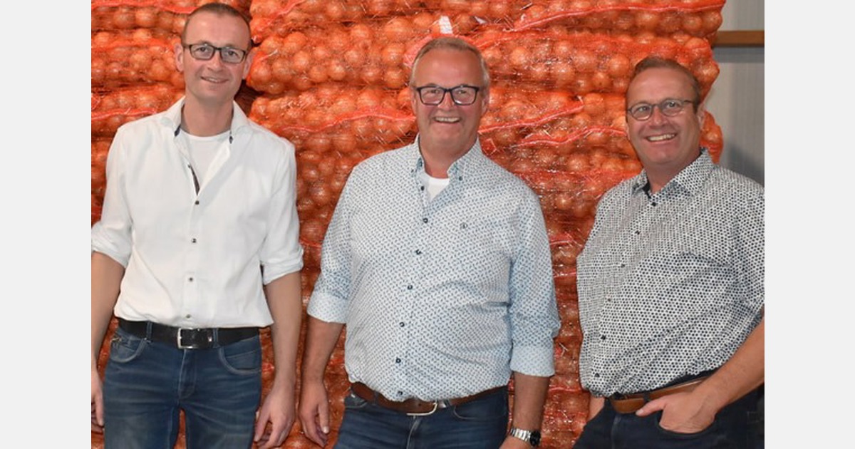 "Demand for middle grades lags in onion market"