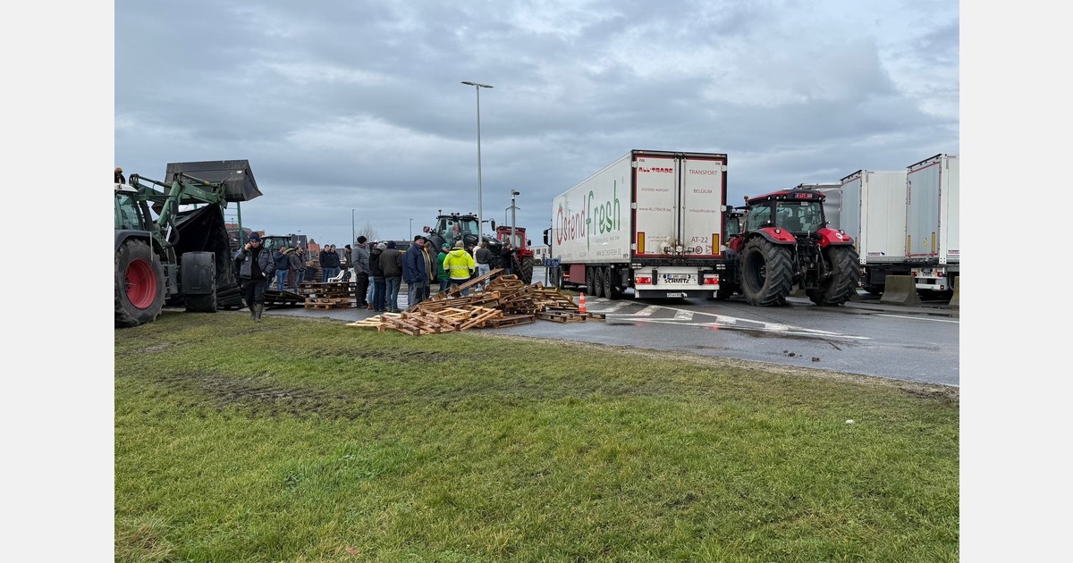 Oostende airport blockade lifted after three days following ‘strawberry deal’