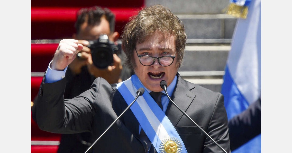 New government of Argentina devalues peso by more than 50%