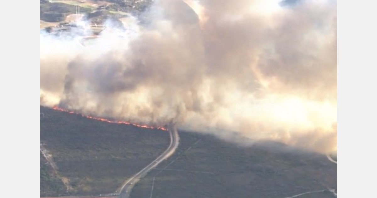 Bushfires destroy at least one property in Western Australia