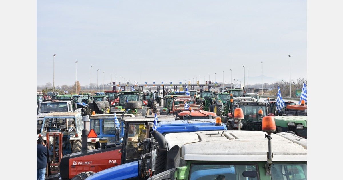 Now underway: Greece at a standstill. All roads blocked until 7pm