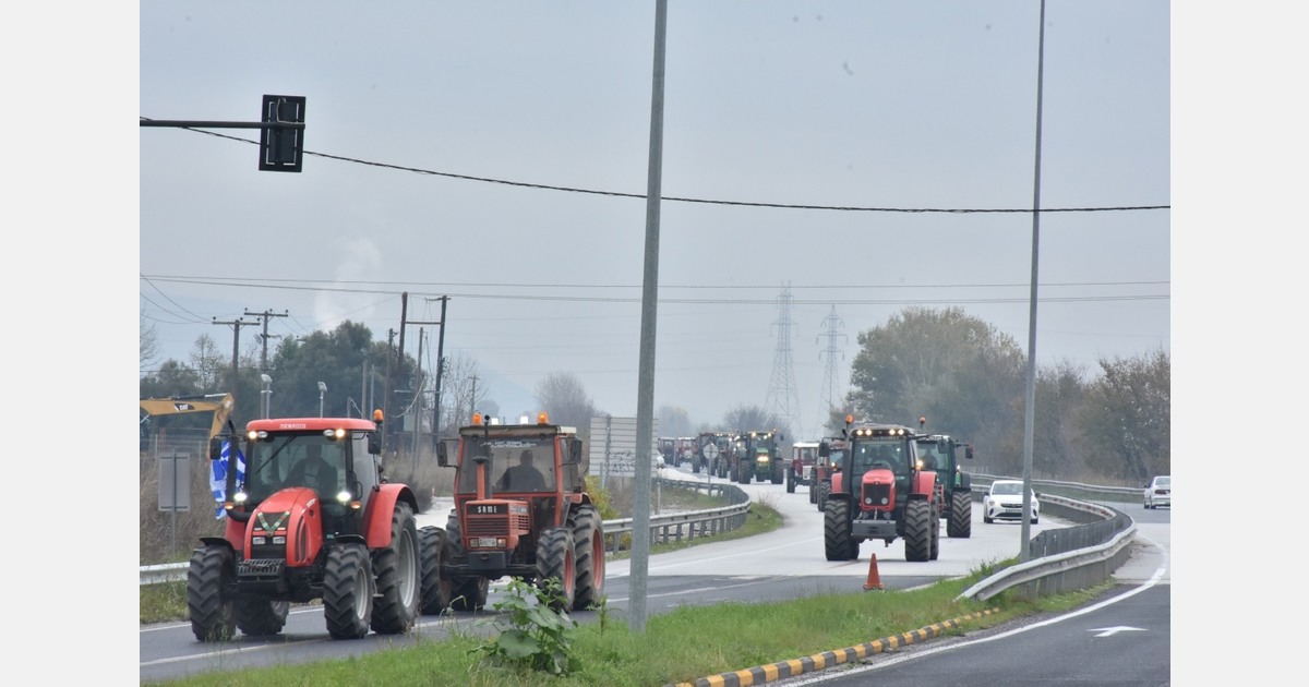 Greece: Tractors withdraw from road and border customs blockades