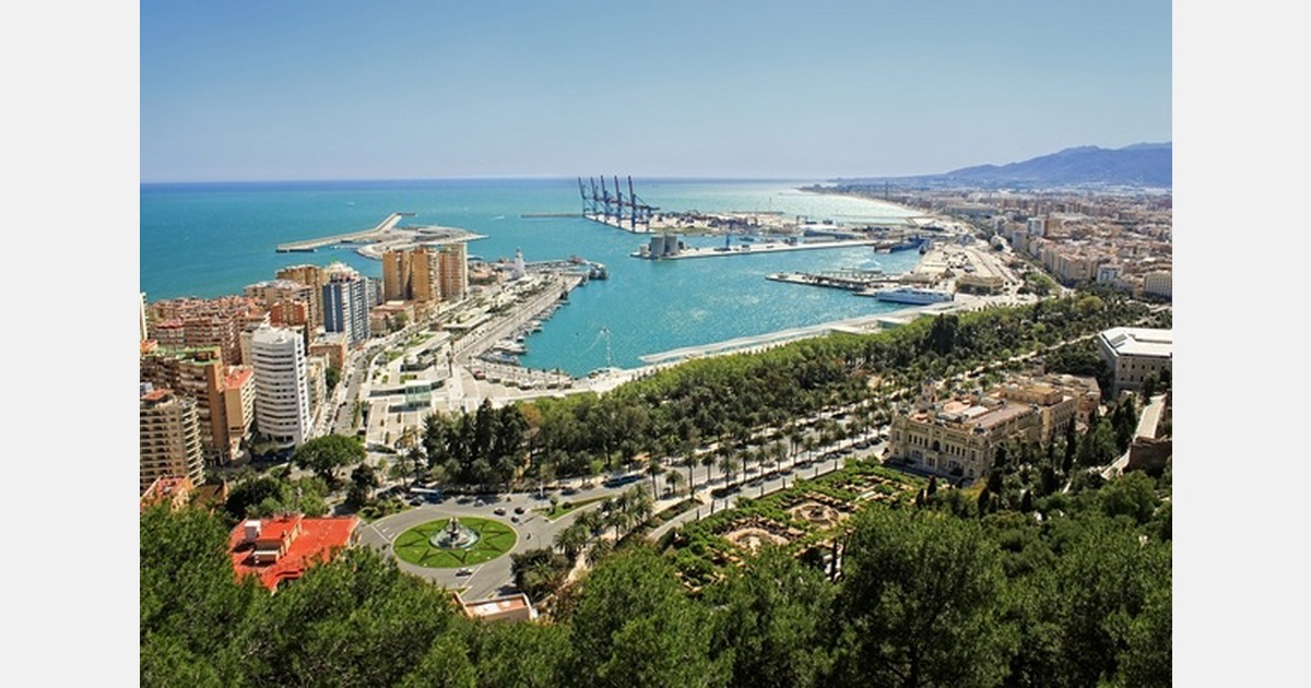 Malaga port expands Latin America fruit trade links