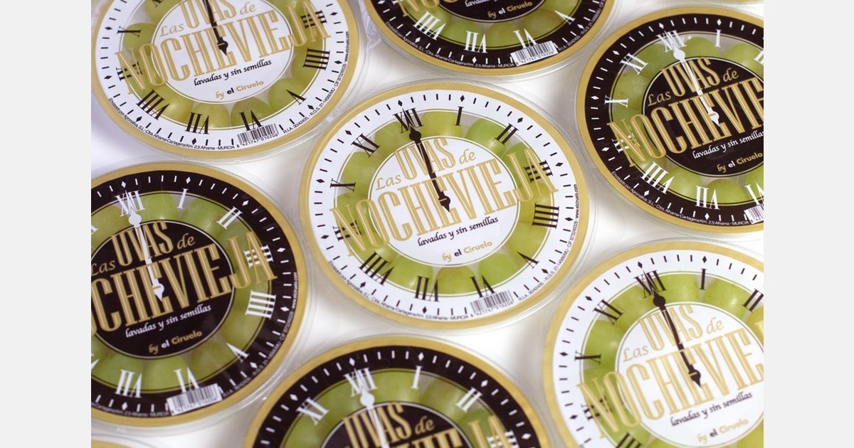 El Ciruelo produced a record-breaking 2,700,000 units of its New Year's Eve Grapes clock