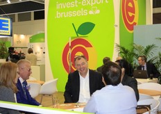 Stefan Andriani from W. Jonckheere in an animated conversation.