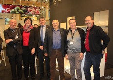 Maarten de Moor (LAVA), Rita Demaré (Chairwoman REO Veiling) Leo Baestaens (Chairman BelOrta) and two French cultivators.