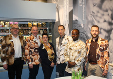 You are at the right place at Banken if you want to see striking outfits: Jurgen and Rob Banen, Marjan de Boer, Alex Vos, Kjelt de Vries en Bart van Rens