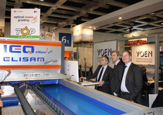 Ewin Bakker (right) was of course delighted about TOP Onions working with the onion optical grading machines from JDC/ElisAm