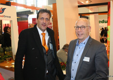 Johnny van den Berge in conversation with representative Rob van den Bos, of Bejo Zaden