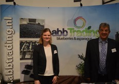 ABB trading cultivates, packages and sells blueberries and asparagus. Imports from Peru and Spain. Anneloes Engels is employed by ABB since January, Harry Janssen is pictured right.