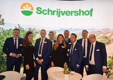 As of July-August this year, logistics for Schrijvershof will be done by the new location of Coolport Rotterdam. The sales activities will continue to take place from Oud- Beijerland. From left to right: Ad Toet, Liselotte Schrijvershof, Alexander Schrijvershof, Hans Blaak, Lize- Lotte Schrijvershof, Maarten and Willem Schrijvershof, Andre Gielen and Piet Hoek.