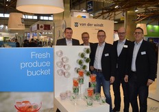 Jan van den Bos, Huib Burggraaf, Jarl Blok, Leo van der Meer and Paul Koopmans from Van der Windt Verpakking next to the Fresh Produce Bucket. A bucket for snack vegetables and fruits. The perforation in the bottom is guaranteed.