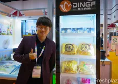 Ding Fong Co., Ltd specialises in fresh, frozen en processed durian products. Huang Feng is the company's general manager. The entire durian is frozen with liquid nitrogen to a temperature of -110 degrees when the fruit is ripe and ready to eat. This makes it ready for long-distance shipment and the quality is good.