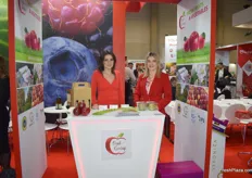 Fruit-Group's Emilia Lewandowska and her sister Agnes Sikorska. They showcased their new pear packaging as well as their rebranding of the Veronica apple brand.