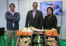 Weifang Jiahe Group with Antonio Cook from Peru, Ralf Settels, from Germany Min Zhang from Weifang, China. The company represents a groups of growers from Peru and China, not only importers but growers themselves.