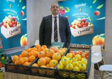Mohamed Shams is from Cairo 3A, brand name Qutoof. The company's main products are citrus, grapes, strawberries and pommegranayes, all from Egypt. For vegetables they also trade iceberg lettuce, broccoli, cauliflower and peppers. Export to UK and Europe. 