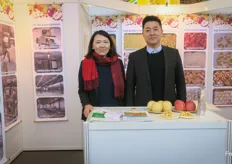 The company mostly attends Asian Fruit Logistica, Berlin is the first time. It now does freeze dried and fresh apple and pear products. First year for frozen foods. On the photo are Wang Fengjiao, or Jessica, and Zhou YunQing. 