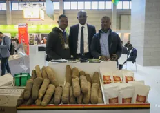 Grocteu from Ghana are exporters and importers of yams, on the photo is Frank Nsuban Yakum to the left. In the middle of the photo is Felix Kamassah from Maphlix Trust. The yam market is good this year. 