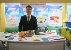 Xiamen Guanwei Imp & Exp Co exports pomelo, garlic and sweet potato from China. On the photo is Edvin Wang, general manager. 