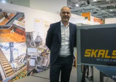 Danish company Skals specializes in grading and washing of potatoes, carrots and onions. On the photo is Soren Lund Madsen. 