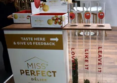 With so many people in attendance, it is obviously smart to do a consumer survey. How did Fruit Logistica visitors like Délice's Miss Perfect? They could indicate it by throwing the stem into one of the tubes. The results were clear: they loved it.