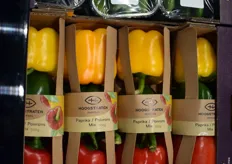 The familiar bell pepper traffic light, but in a cardboard package at Hoogstraten.