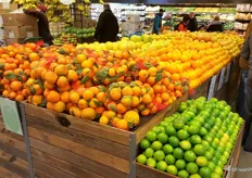 Each major produce category has its own "island" display, here with all the citrus varieties.