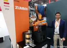 Fernando Gonzales of Zummo, machinery about orange juice