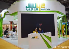 Zoey Zhang and Lili Wang from Shanghai Jiuye Supply Chain Management Co., Ltd. Jiuye provides different services, for storage, ripening, transportation and shipment of fruits in the Chinese market.