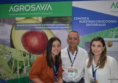 Eliana Mendez Molano, Gilbert Antonio Higinio Alzate and Adrianan Sanchez Grisales at Agrosavia, they are starting research into pulp extraction in avocados.