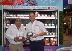 René Aguas and Nick Wishnatzki from Wish Farms showing off the new labels that will be released in the coming months: “Eat berries, feel good, make a difference.”